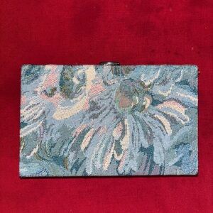 SHEIN Floral Tapestry Clutch in Blue and Cream